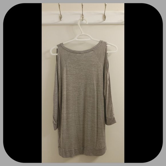 LOLE || Cold Shoulder Top (SIZE L) - Picture 3 of 6